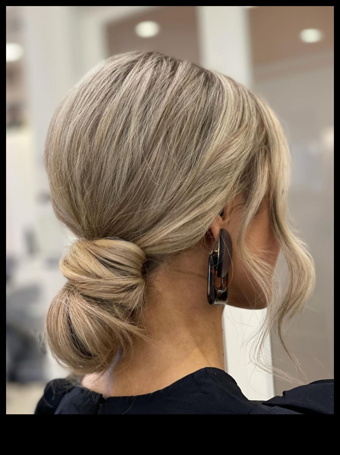 קוקו ולחמניות בלונדיניות: תסרוקות קלות ומסוגננות לכל יום