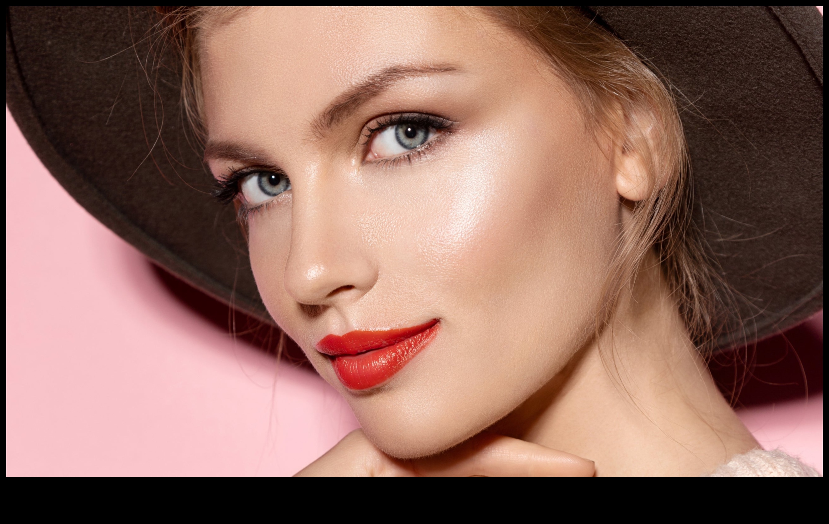 זוהר ללא מאמץ: הגדרה מחדש של אלגנטיות עם טכניקות איפור טבעיות