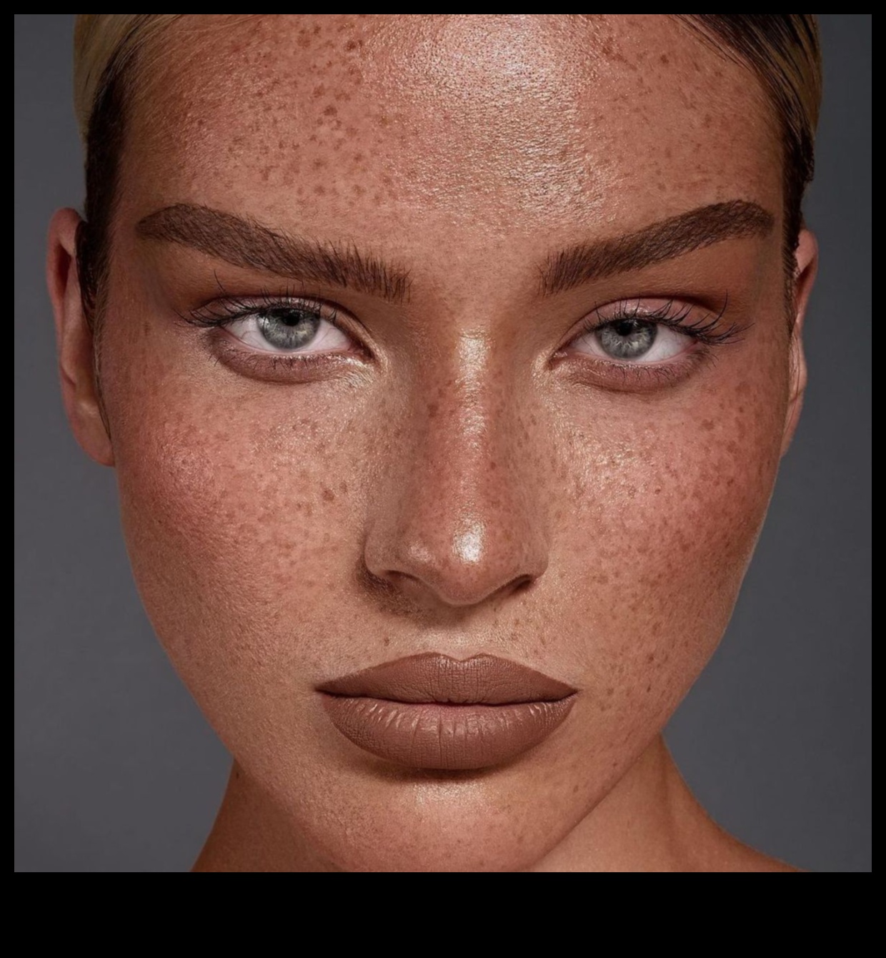 שיק פנים טרי: ניווט בעולם מראות האיפור ללא איפור