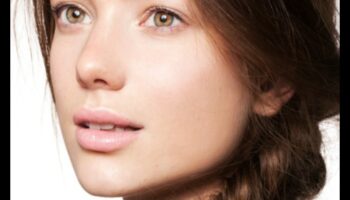 שיק פנים טרי: ניווט בעולם מראות האיפור ללא איפור